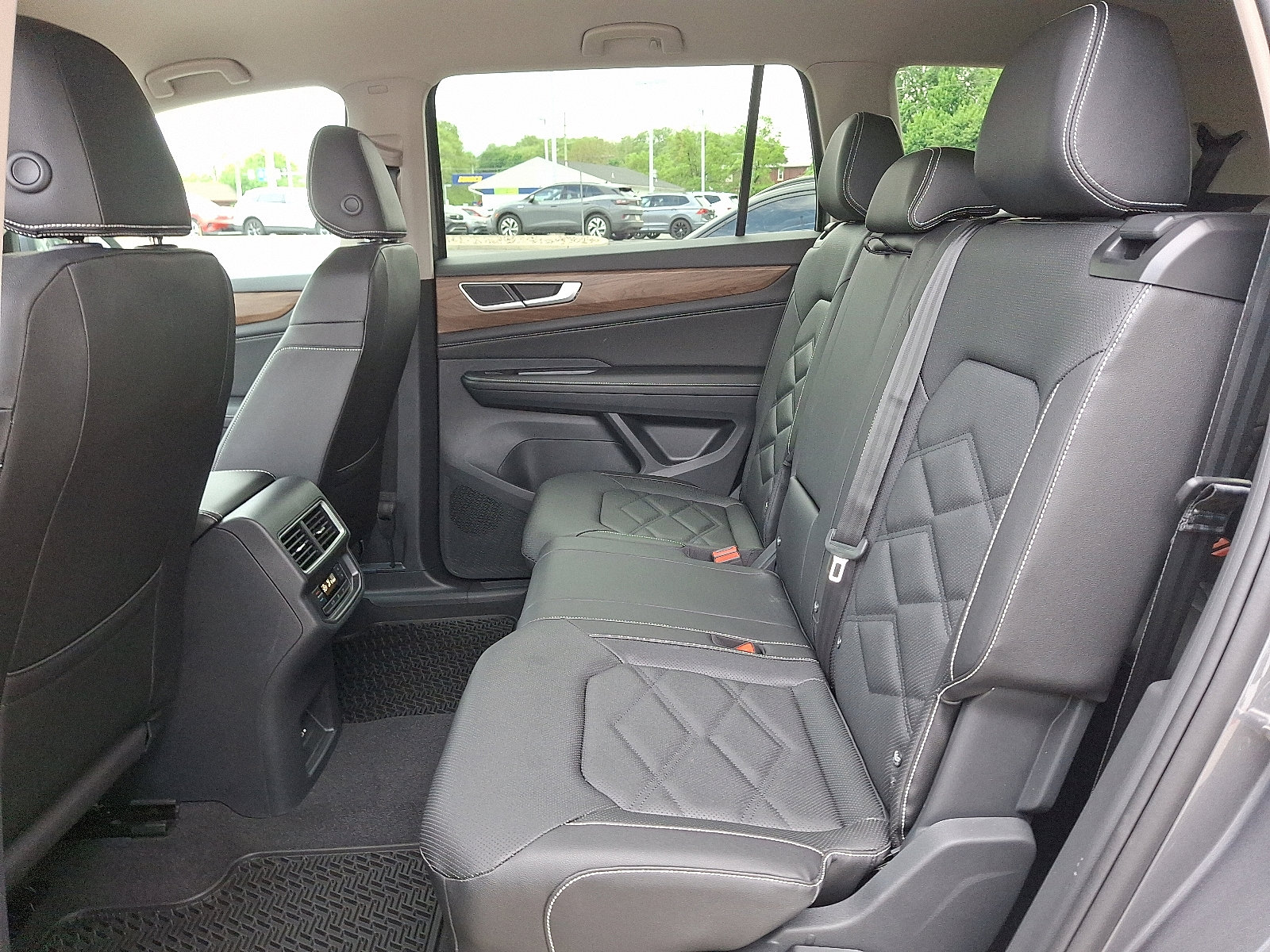 New 2025 Volkswagen Atlas SE image 5