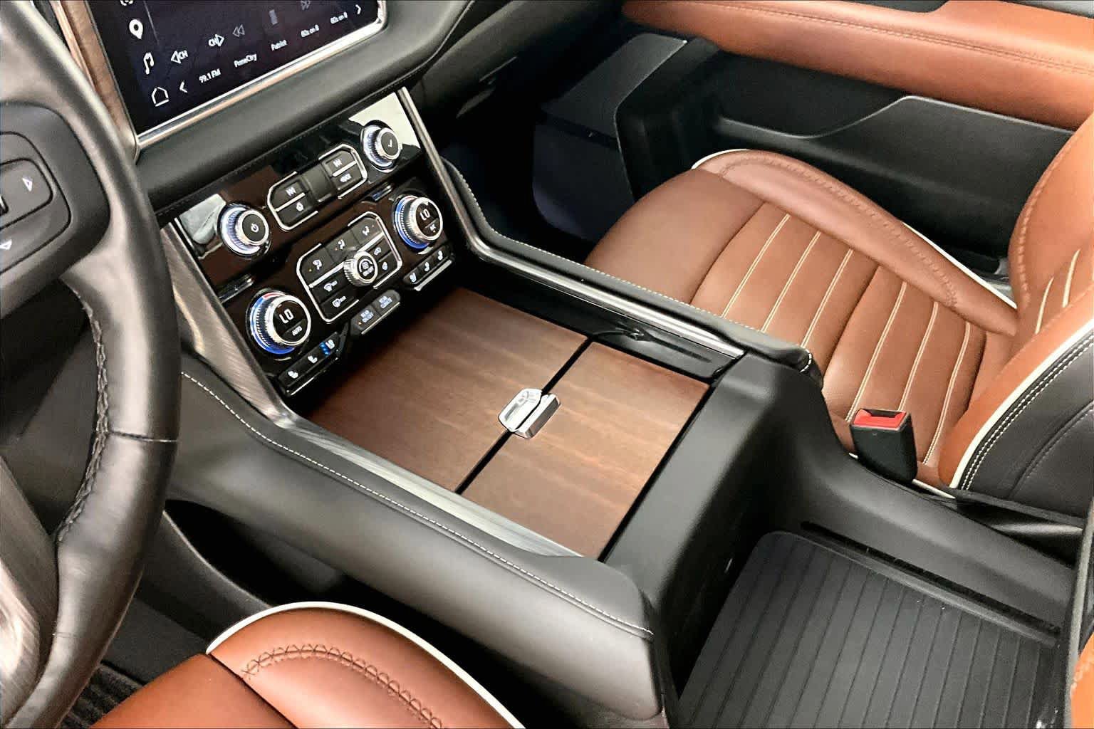 Used 2023 GMC Yukon Denali Ultimate AWD/4WD image 16