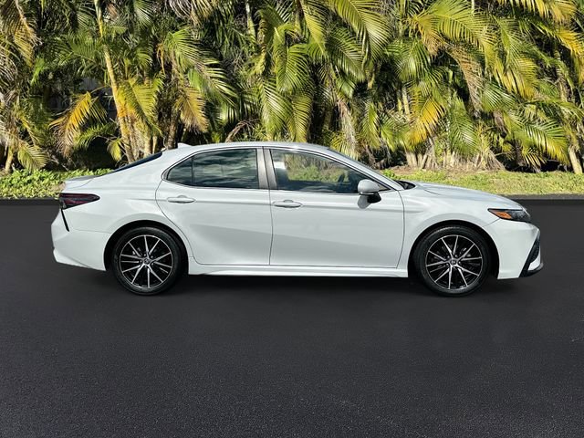 Used 2023 Toyota Camry SE image 4