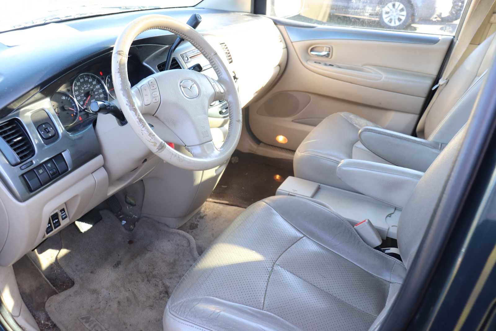 Used 2004 MAZDA MPV ES w/ 4-Seasons/Towing Pkg image 10