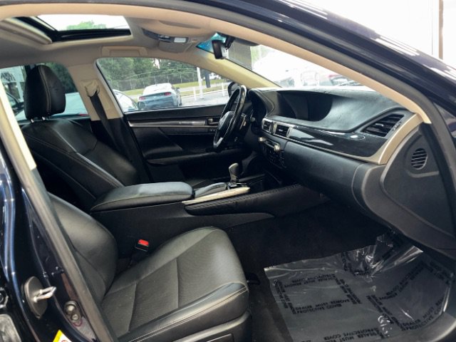 Used 2017 Lexus GS 200t w/ Preferred Accessory Package RWD image 31