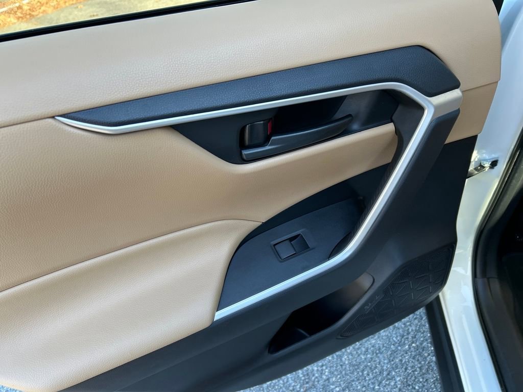 Used 2021 Toyota RAV4 LE image 24