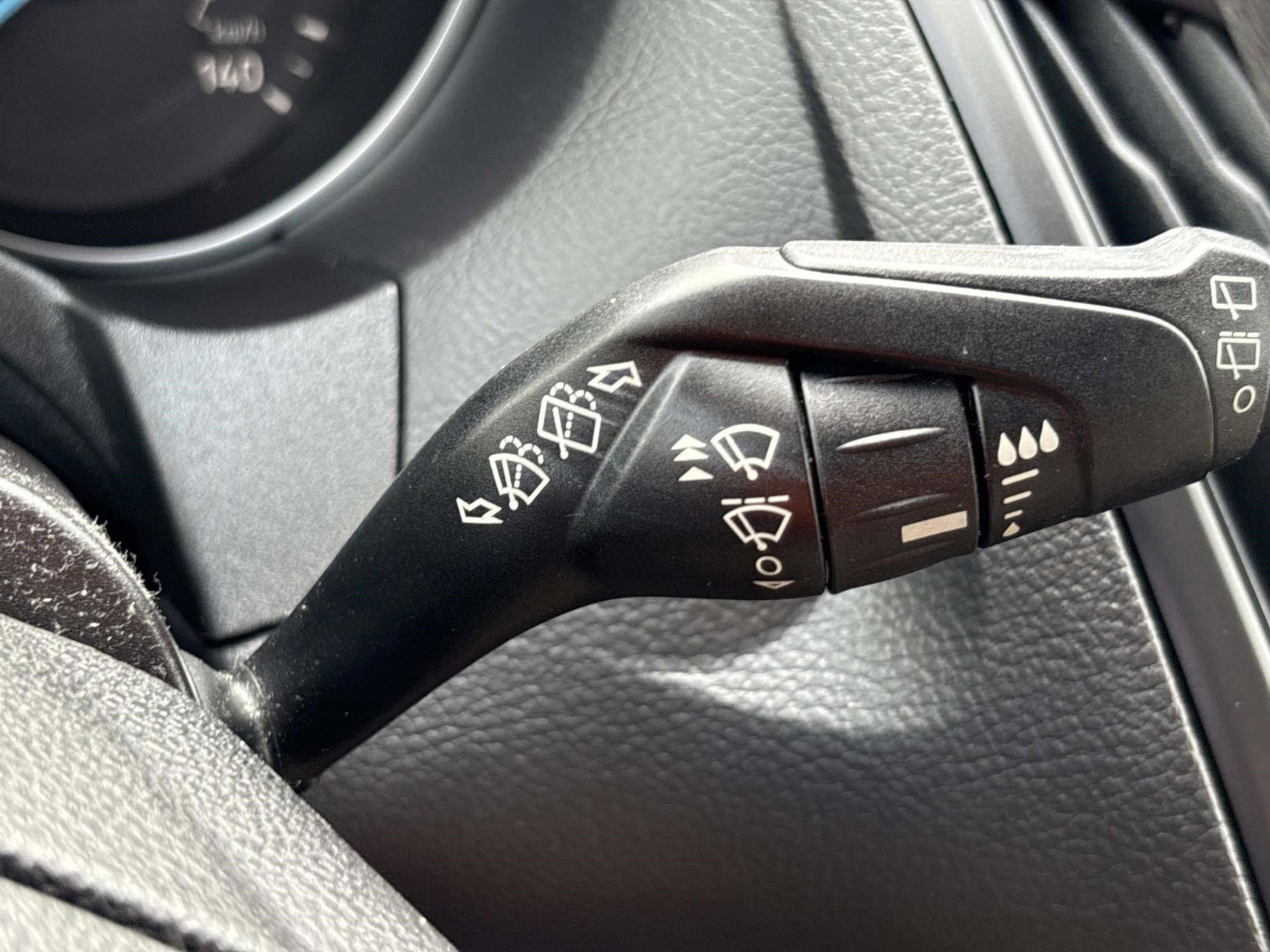 Used 2015 Ford Focus SE FWD image 25