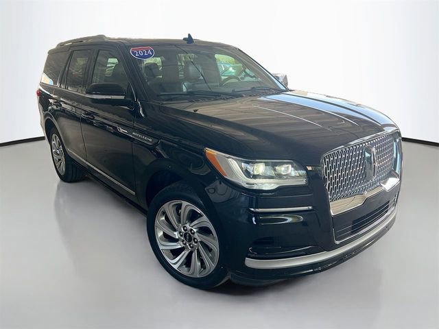 Used 2024 Lincoln Navigator Premiere image 2