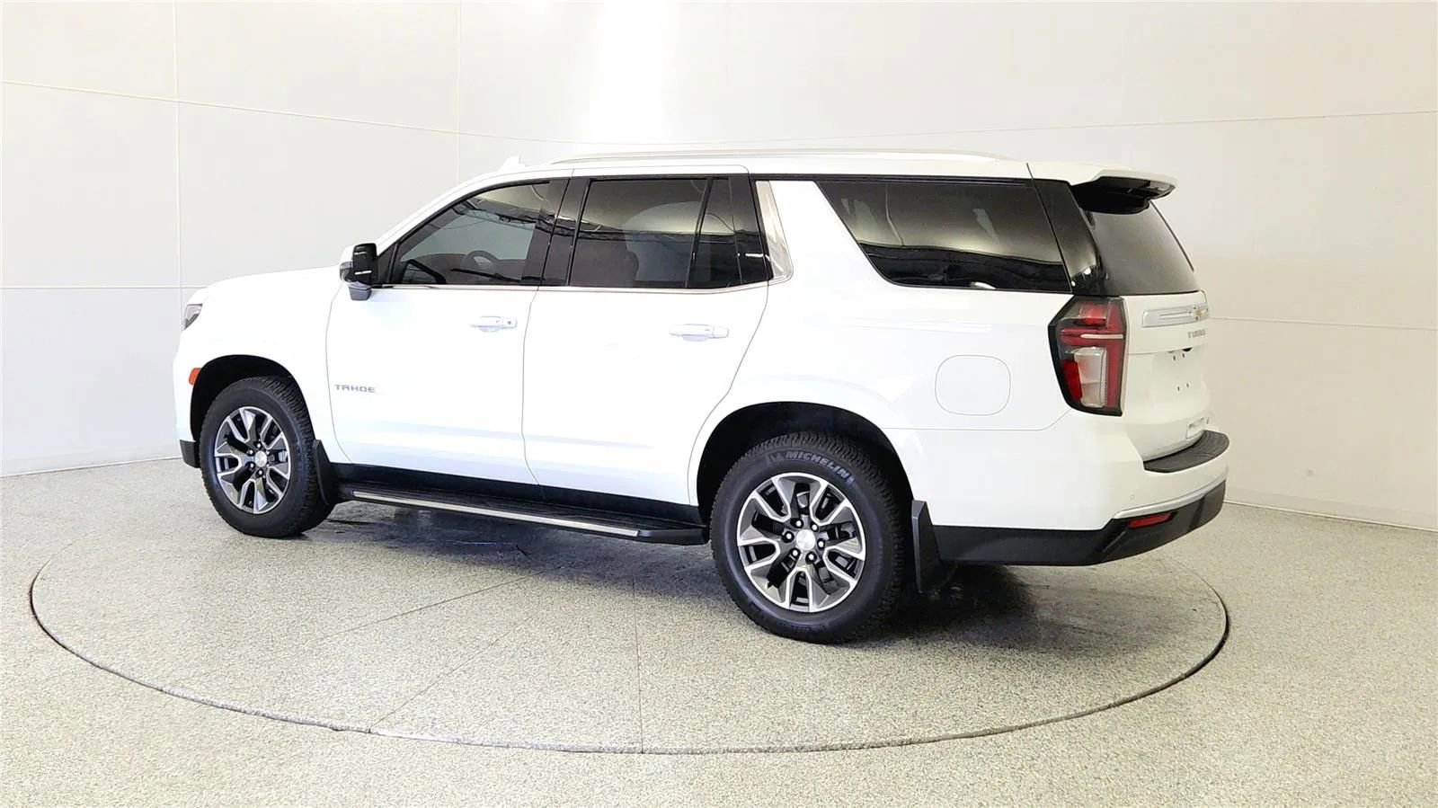 Used 2021 Chevrolet Tahoe LT w/ LT Signature Plus Package AWD/4WD image 5