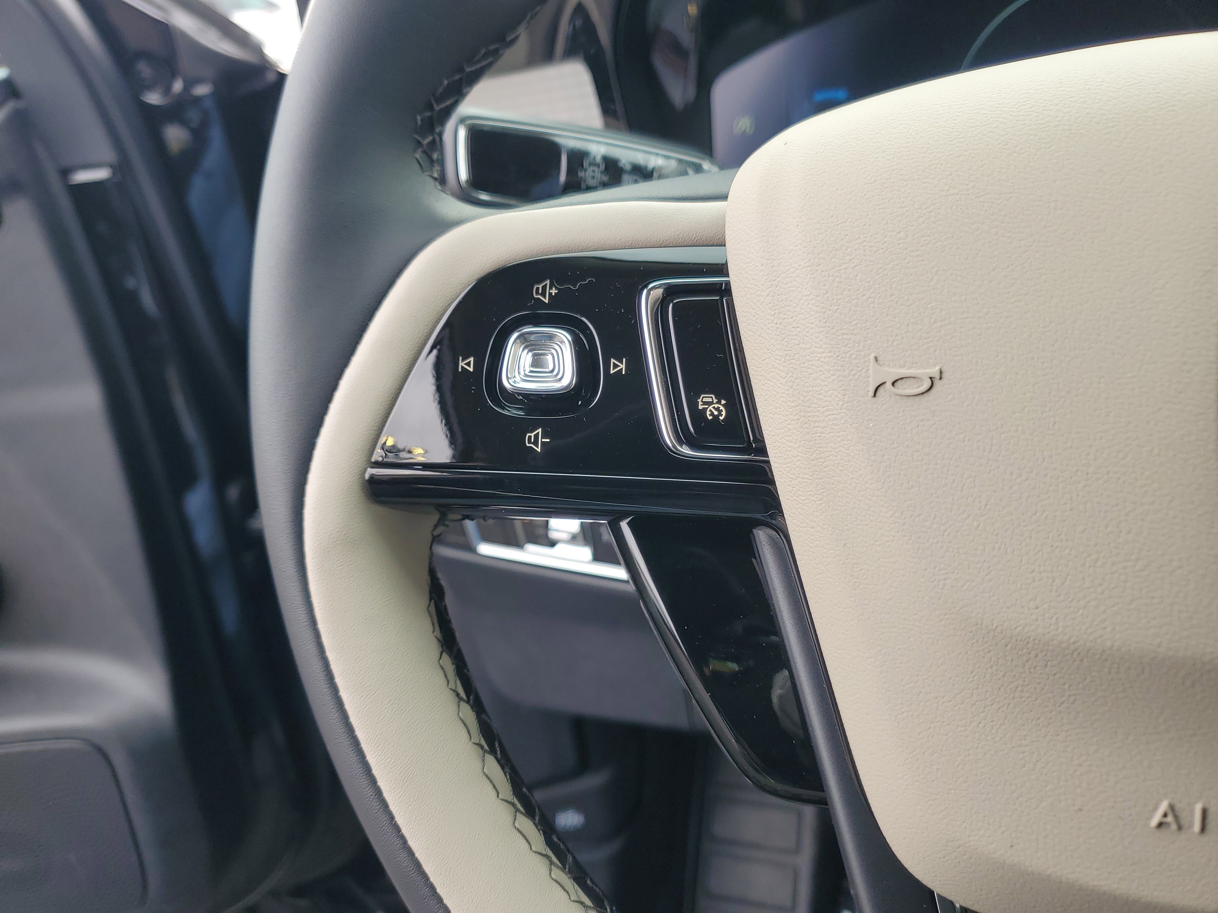 New 2026 Lincoln Corsair Premiere image 15