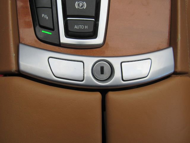 Used 2013 BMW ALPINA B7 xDrive w/ Driver Assistance Pkg image 48