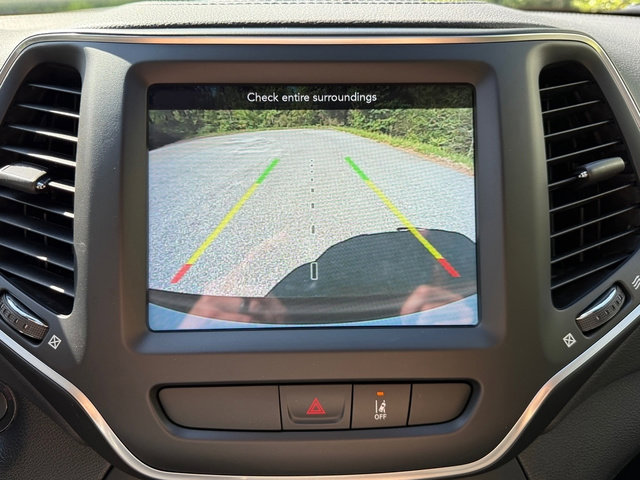 Used 2022 Jeep Cherokee Latitude Lux w/ Sun & Sound Group image 23