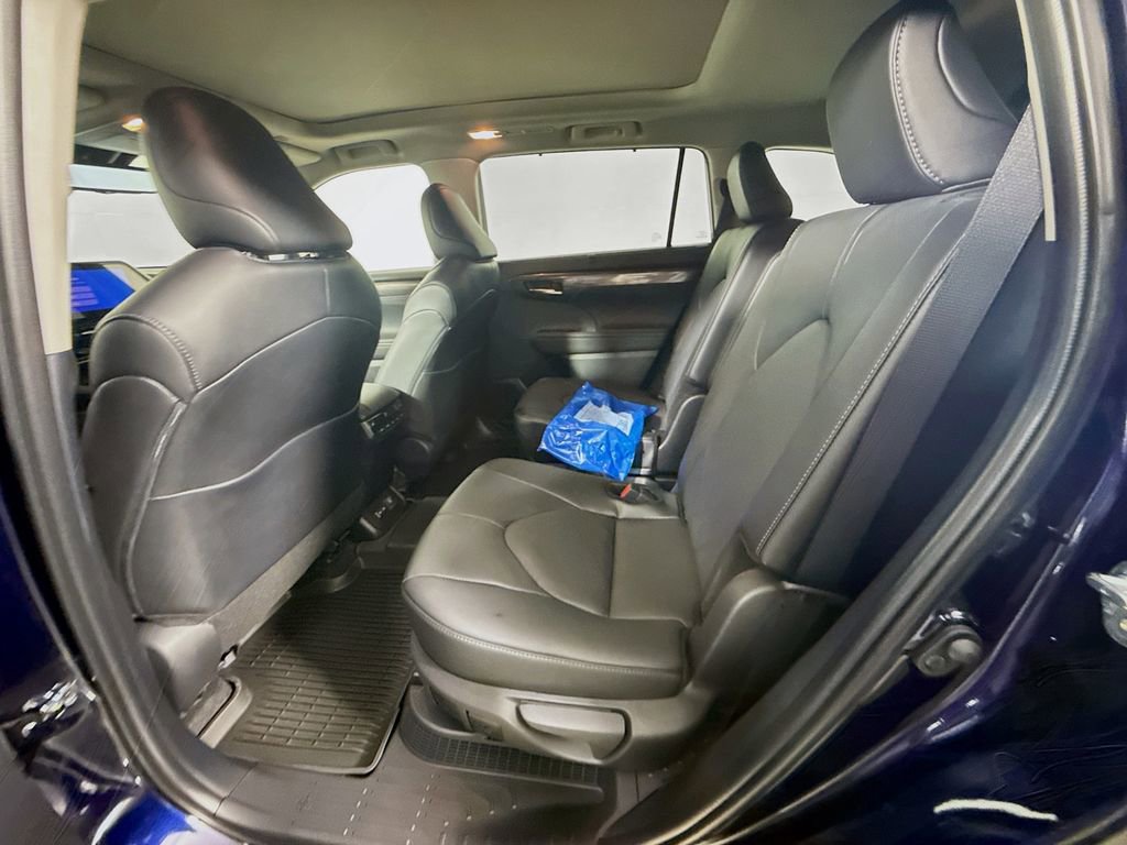 Certified 2026 Toyota Highlander Platinum AWD/4WD image 24