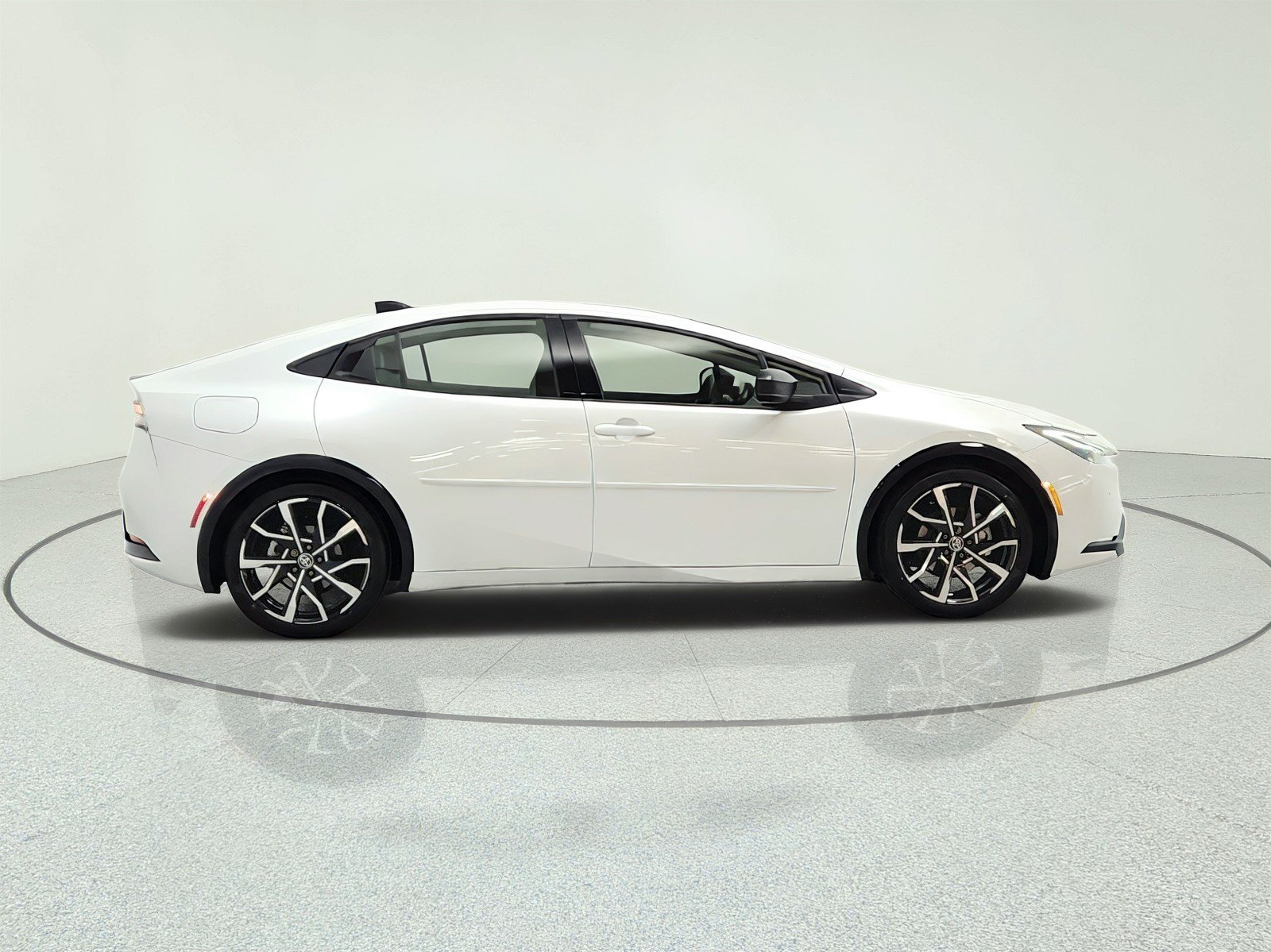 Used 2024 Toyota Prius Prime FWD image 4