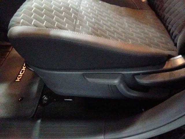 Used 2023 Nissan Kicks SV image 11