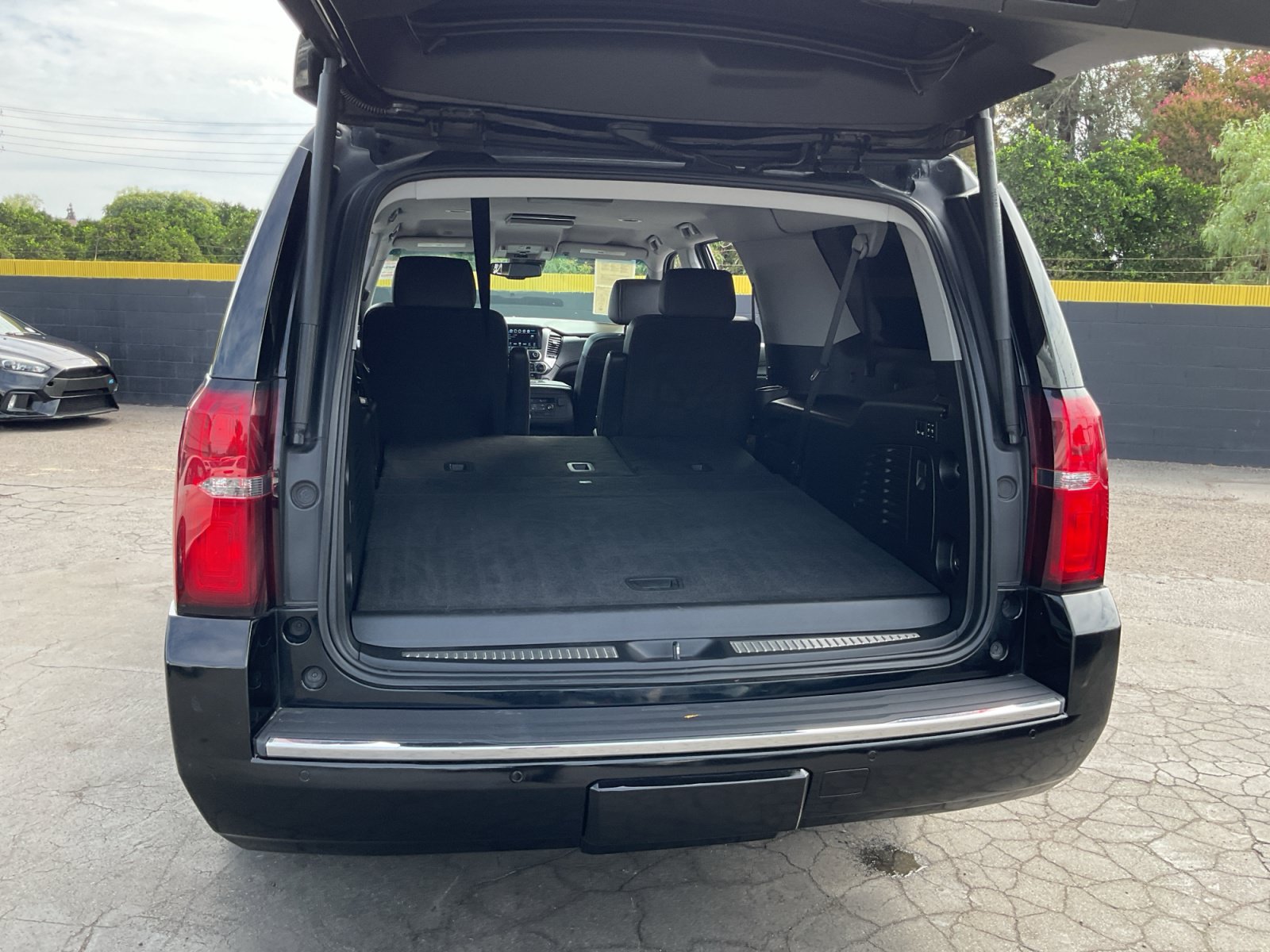 Used 2019 Chevrolet Suburban Premier AWD/4WD image 27