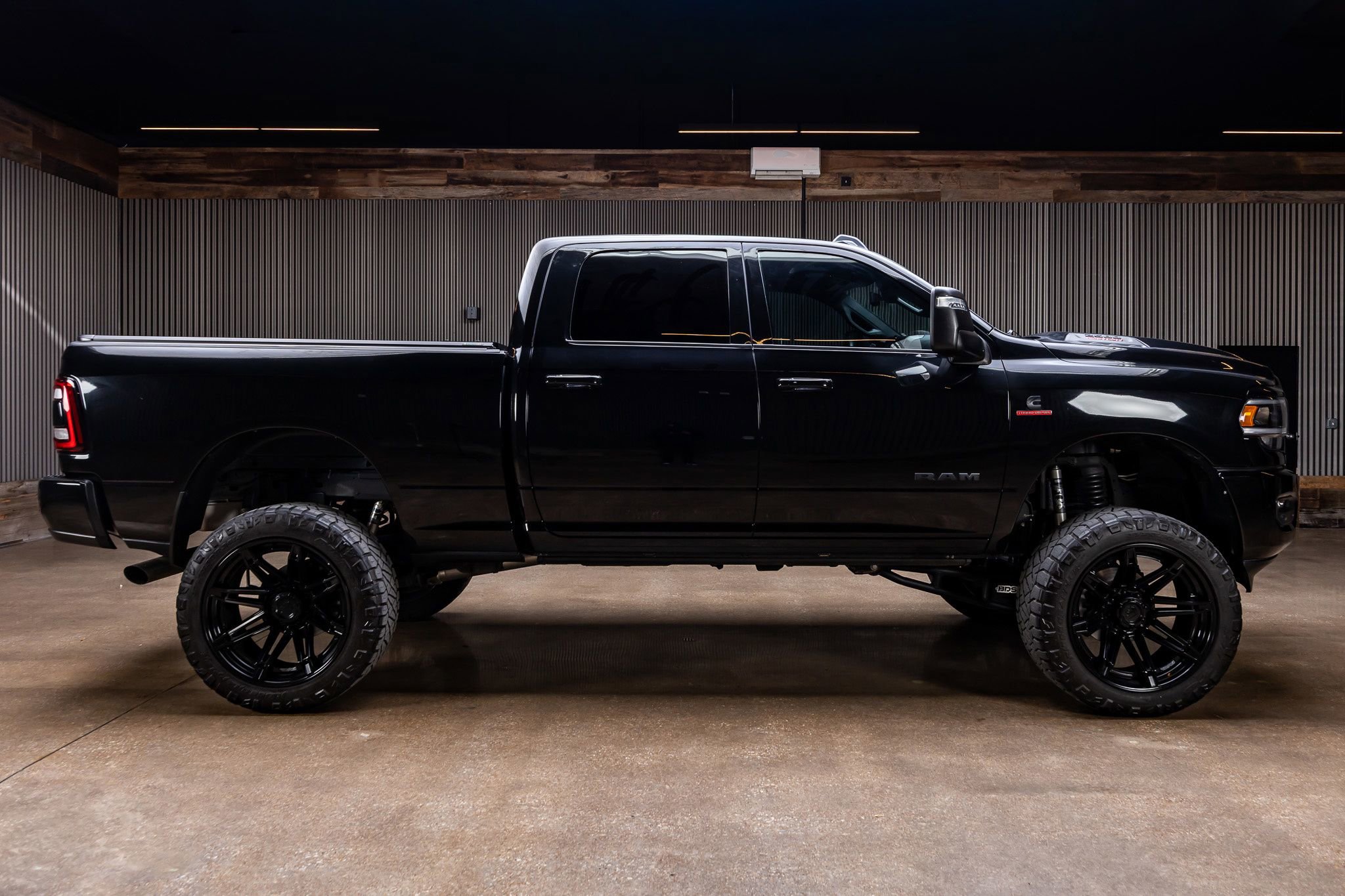 Used 2024 RAM 2500 Laramie w/ Night Edition AWD/4WD image 10