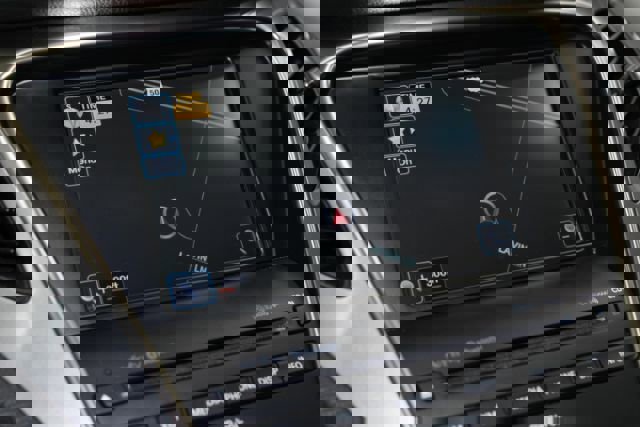 Used 2013 Hyundai Azera Limited w/ Technology Pkg image 16