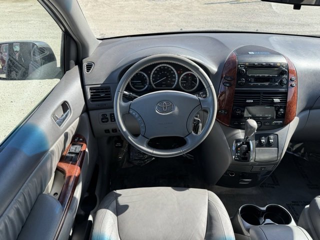 Used 2005 Toyota Sienna XLE image 26