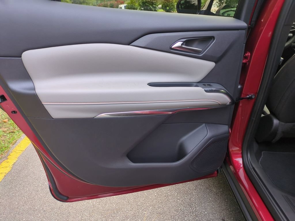 New 2027 Chevrolet Traverse LT w/ Midnight/Sport Edition FWD image 28