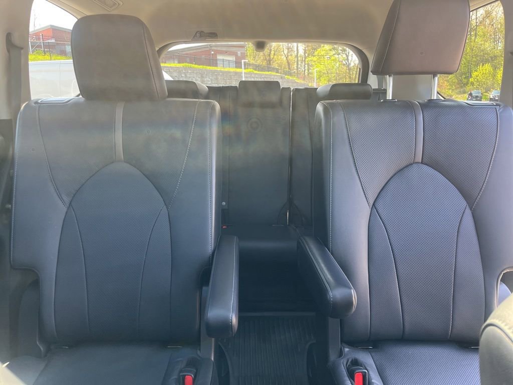 Used 2024 Toyota Grand Highlander AWD image 14