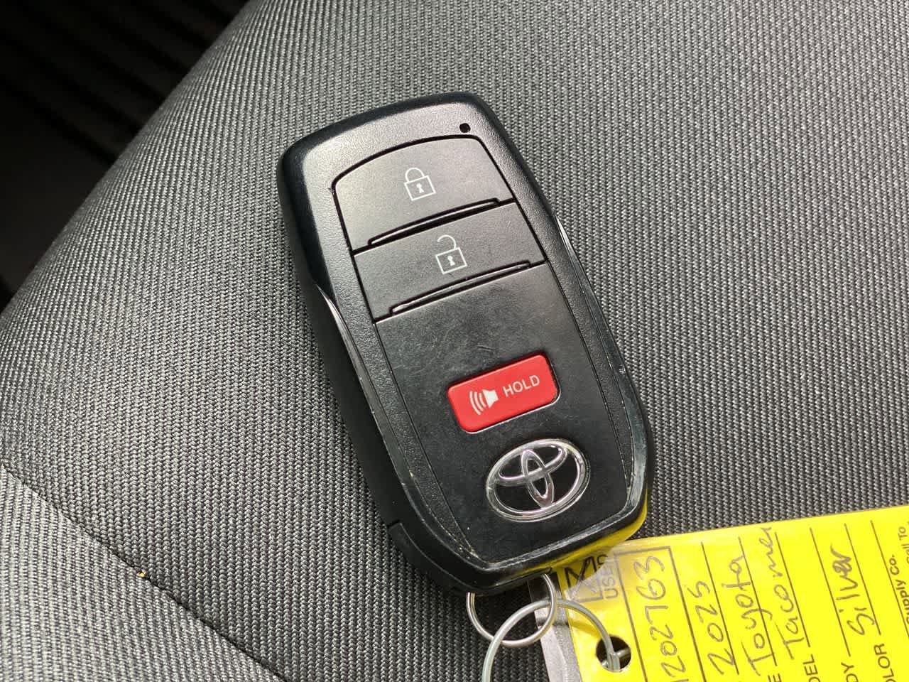 Used 2025 Toyota Tacoma TRD Sport AWD/4WD image 27