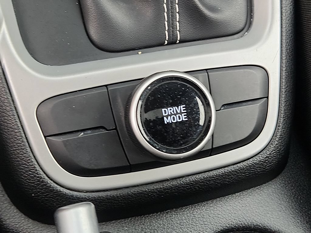 Used 2025 Hyundai Venue SEL FWD image 23