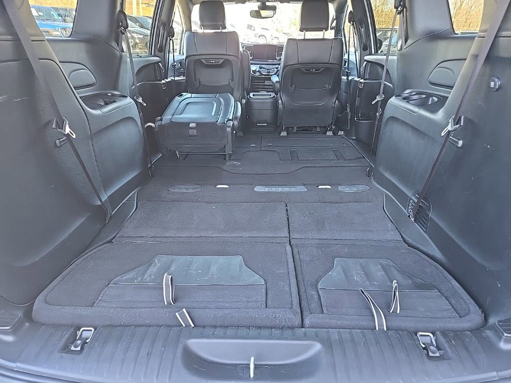 Used 2025 Chrysler Pacifica Select image 95