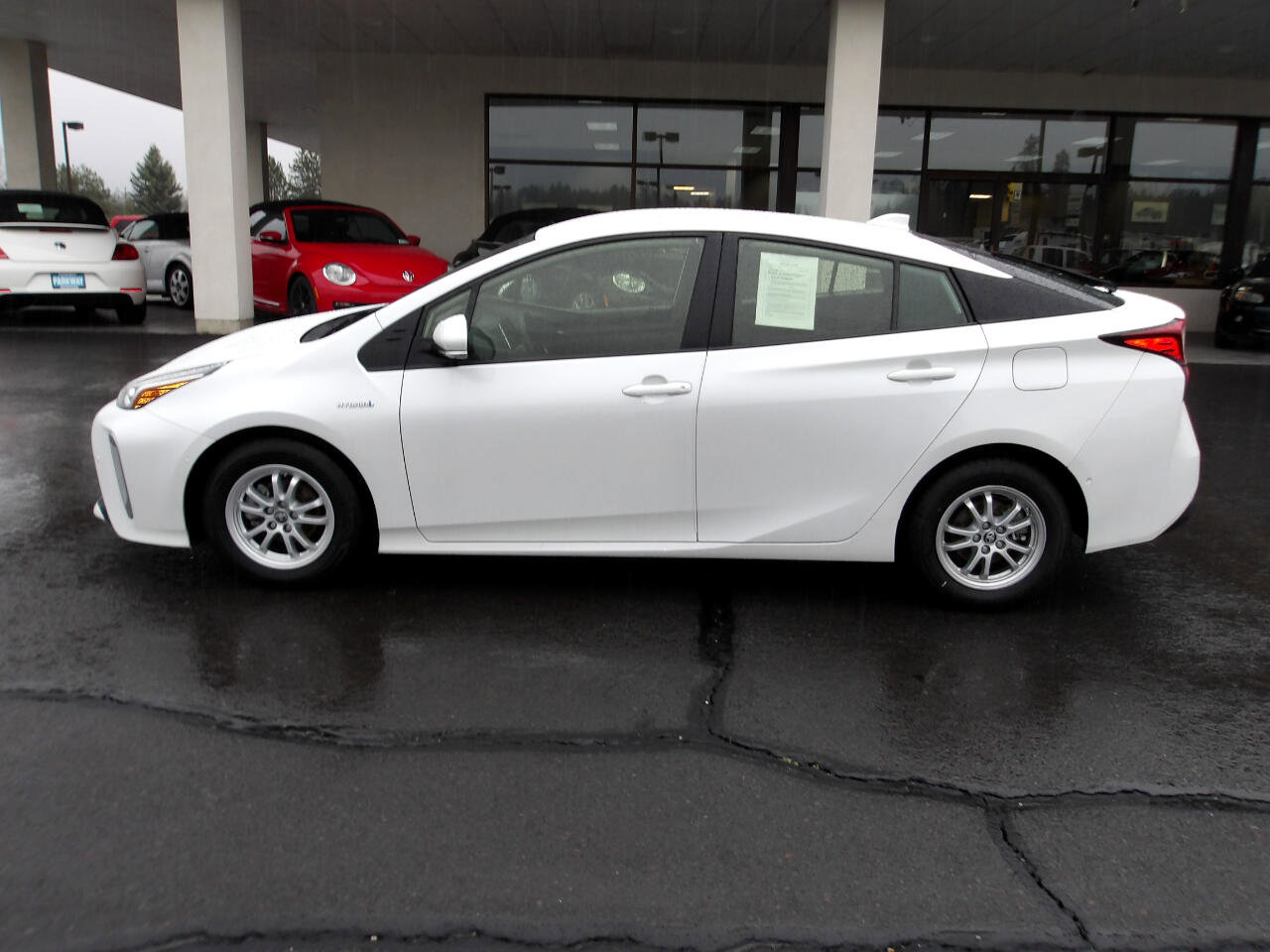 Used 2021 Toyota Prius LE w/ Carpet Mat Package (TMS) AWD/4WD image 2