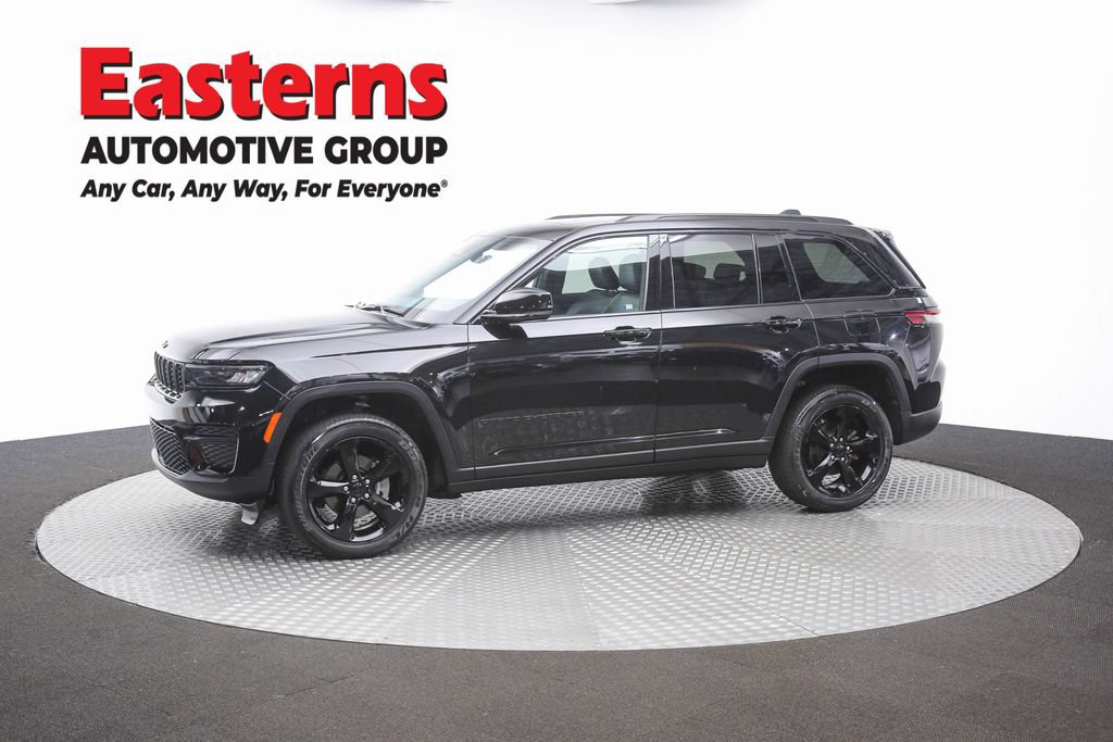 Used 2024 Jeep Grand Cherokee Altitude AWD/4WD image 59