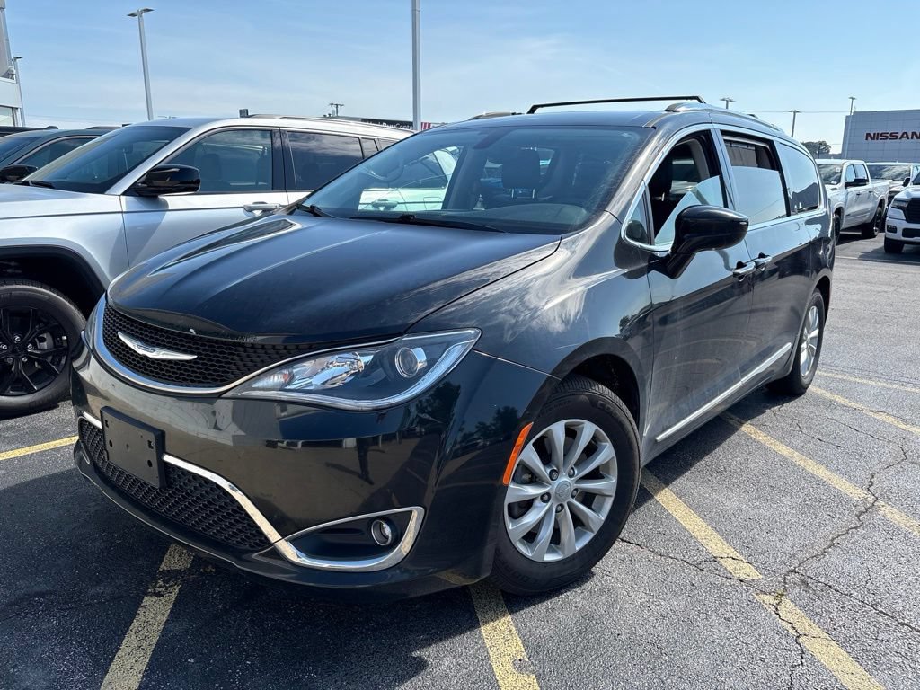 Certified 2018 Chrysler Pacifica Touring-L Plus FWD image 3