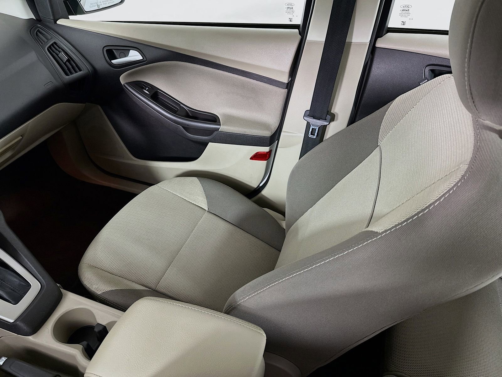 Used 2014 Ford Focus SE FWD image 20