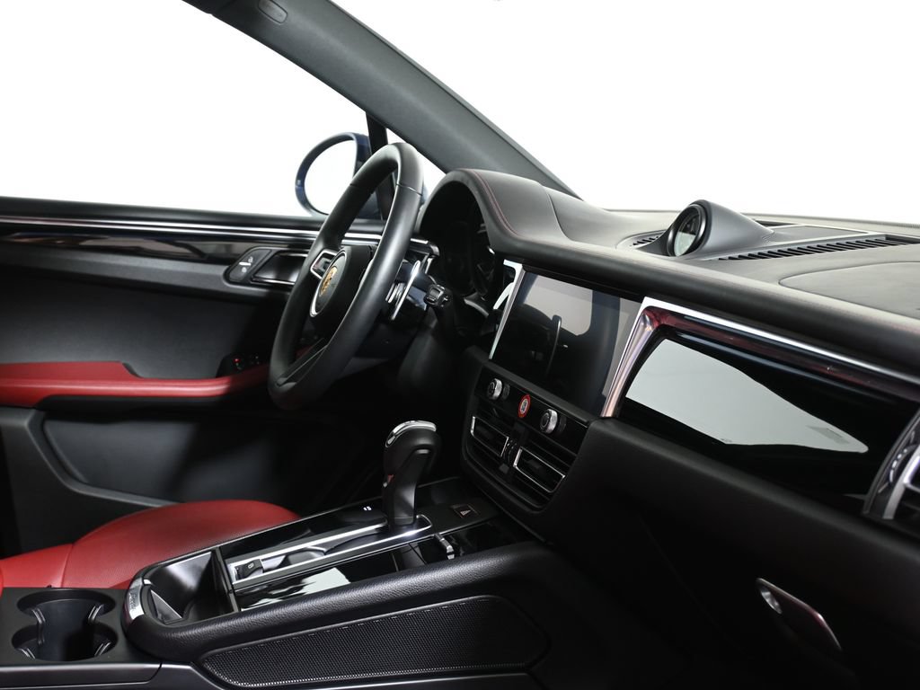 Used 2026 Porsche Macan AWD/4WD image 39