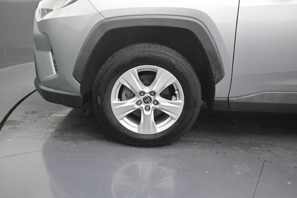 Used 2021 Toyota RAV4 XLE w/ Convenience Package FWD image 9