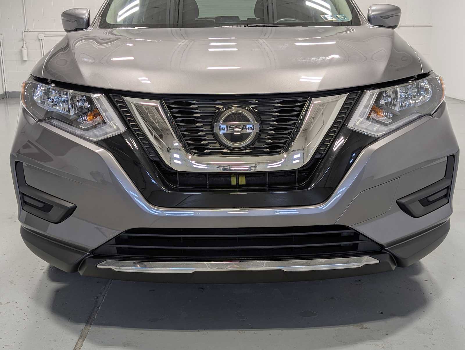 Used 2020 Nissan Rogue SV AWD/4WD image 2