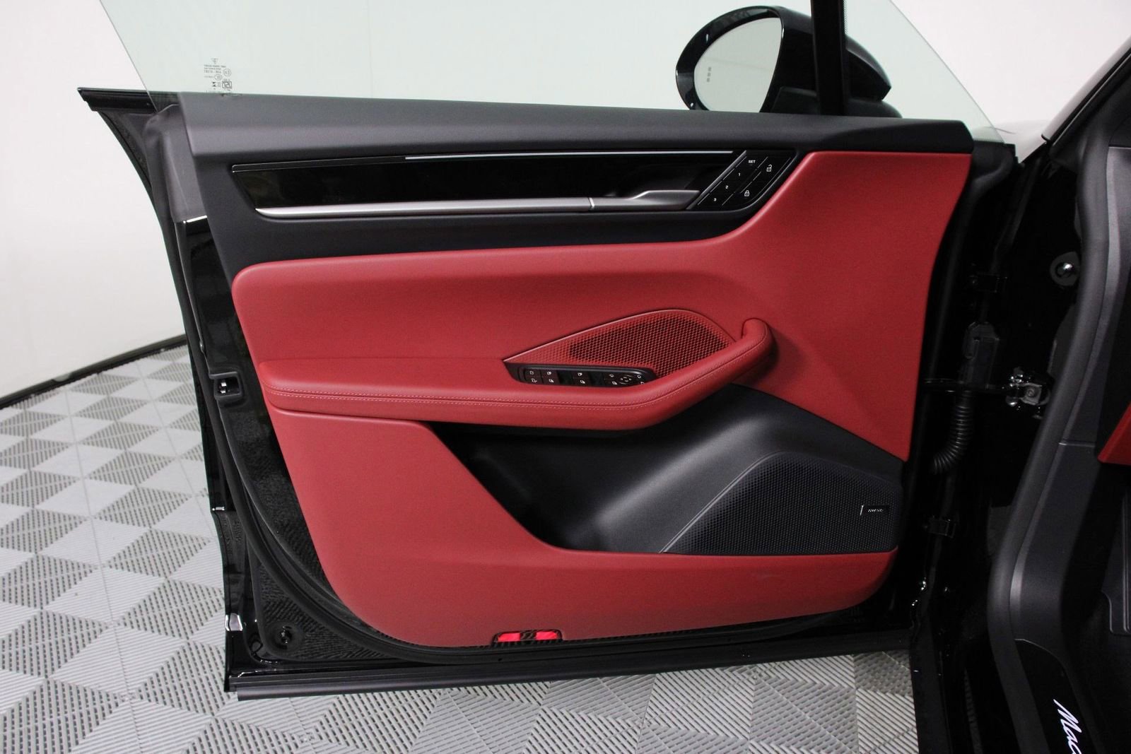 New 2026 Porsche Macan 4S Electric image 21