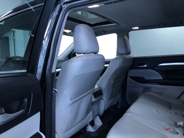 Used 2015 Toyota Highlander XLE image 19