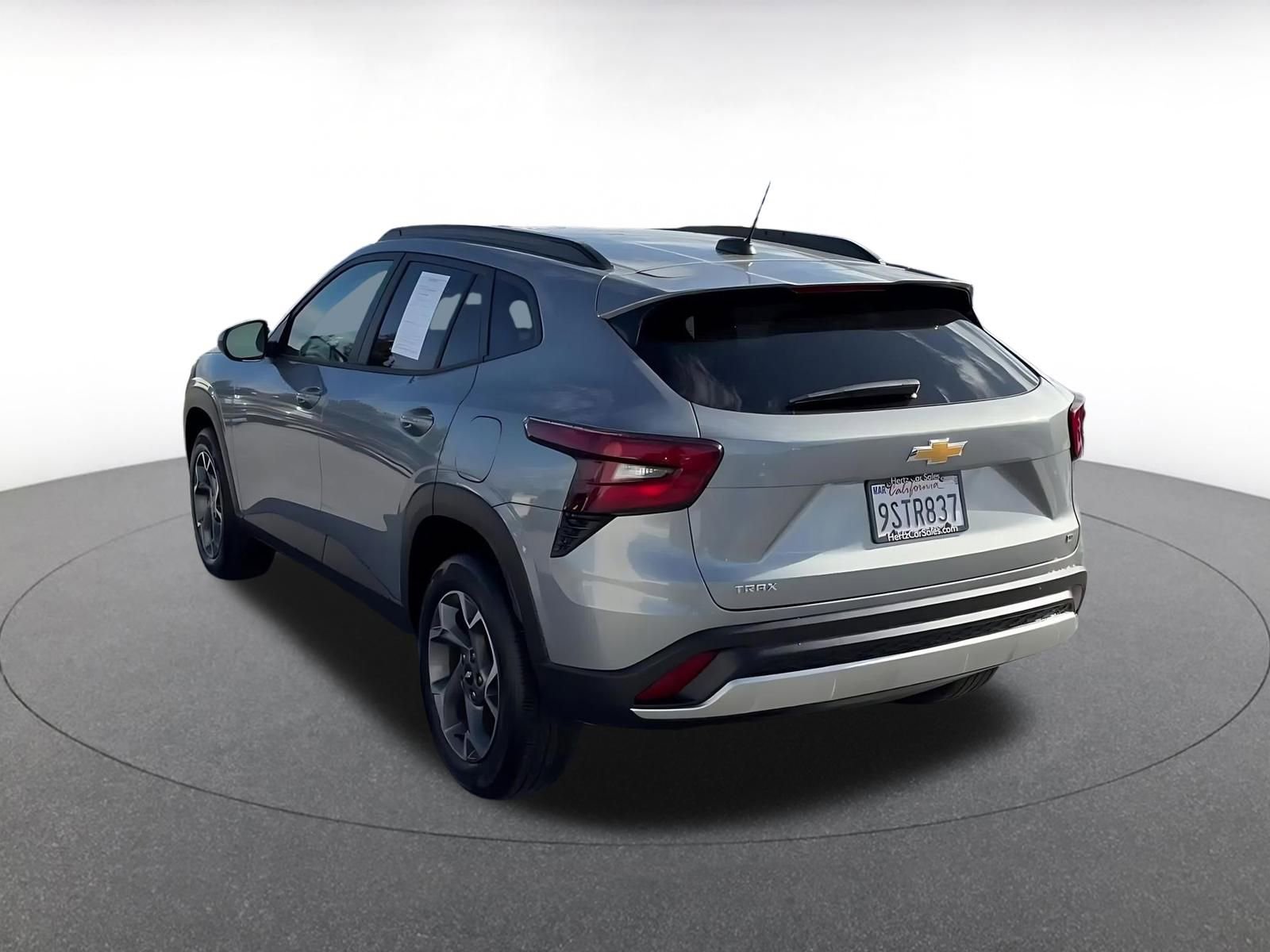 Used 2025 Chevrolet Trax LT image 11