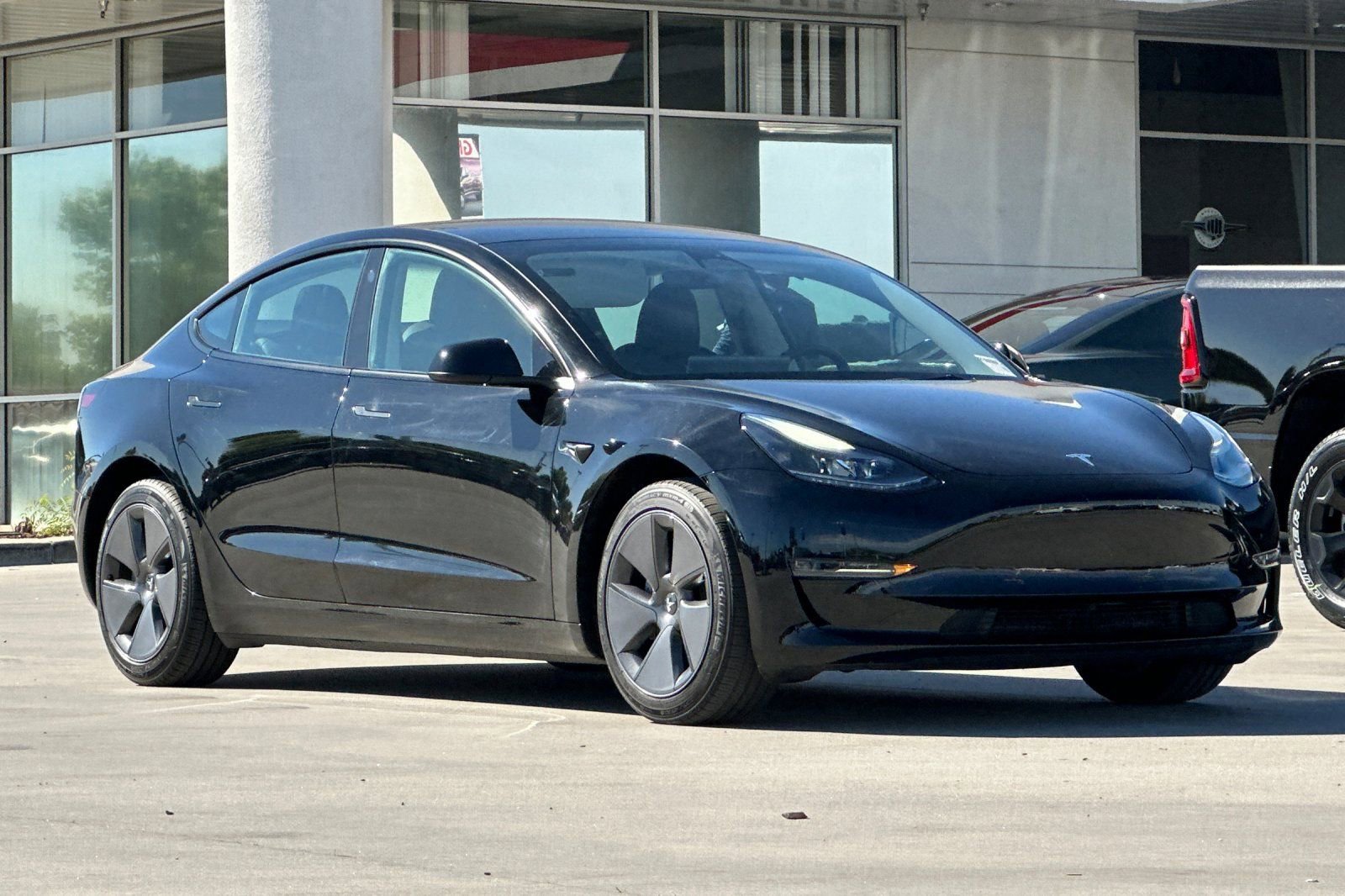 Used 2023 Tesla Model 3 Standard Range image 8