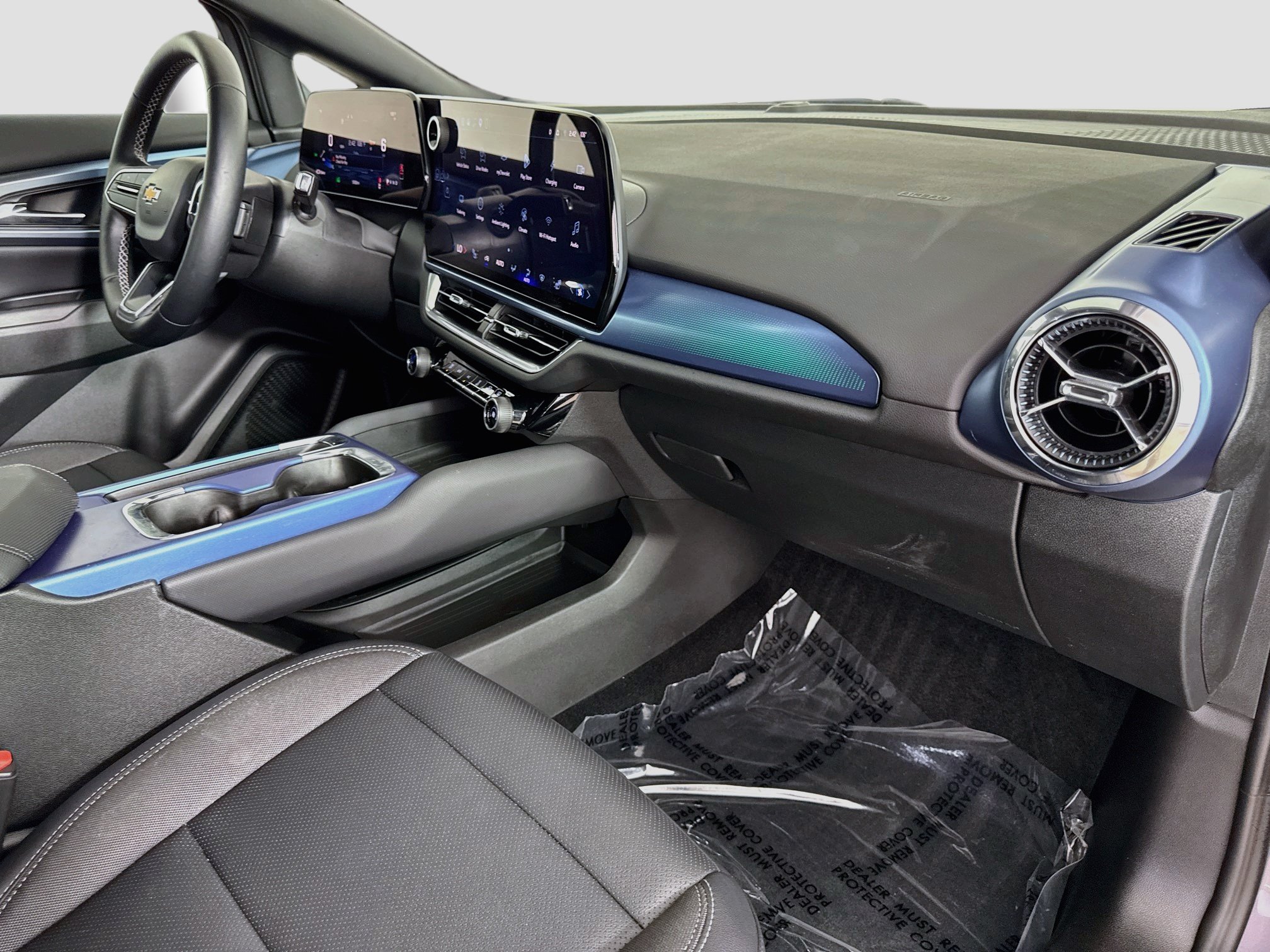 Used 2026 Chevrolet Equinox EV LT w/ LPO, All-Weather Mat Package FWD image 31