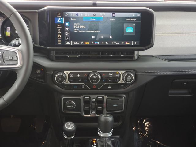 Used 2025 Jeep Wrangler Unlimited Sahara image 30