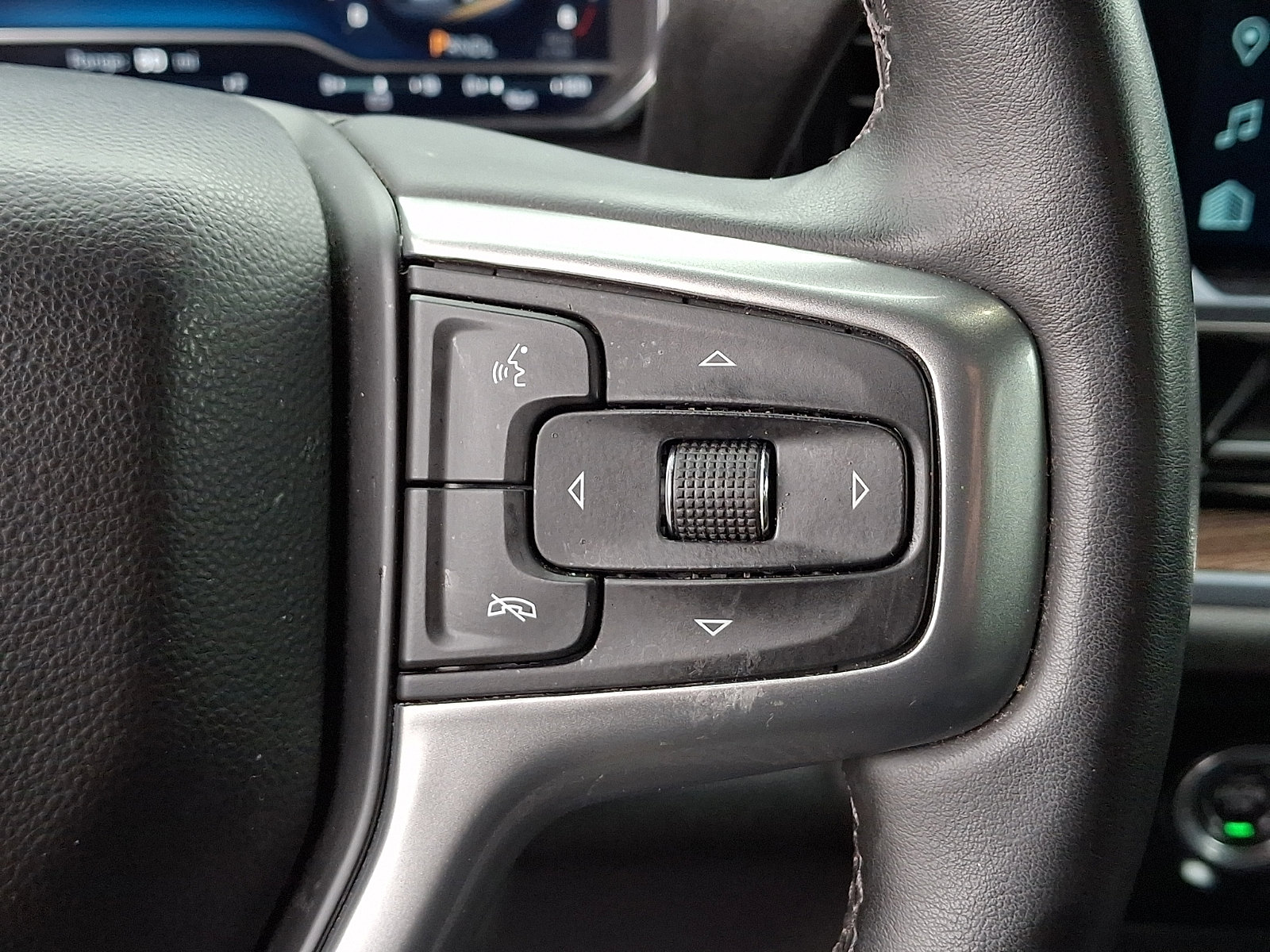Used 2024 Chevrolet Silverado 1500 LT AWD/4WD image 23