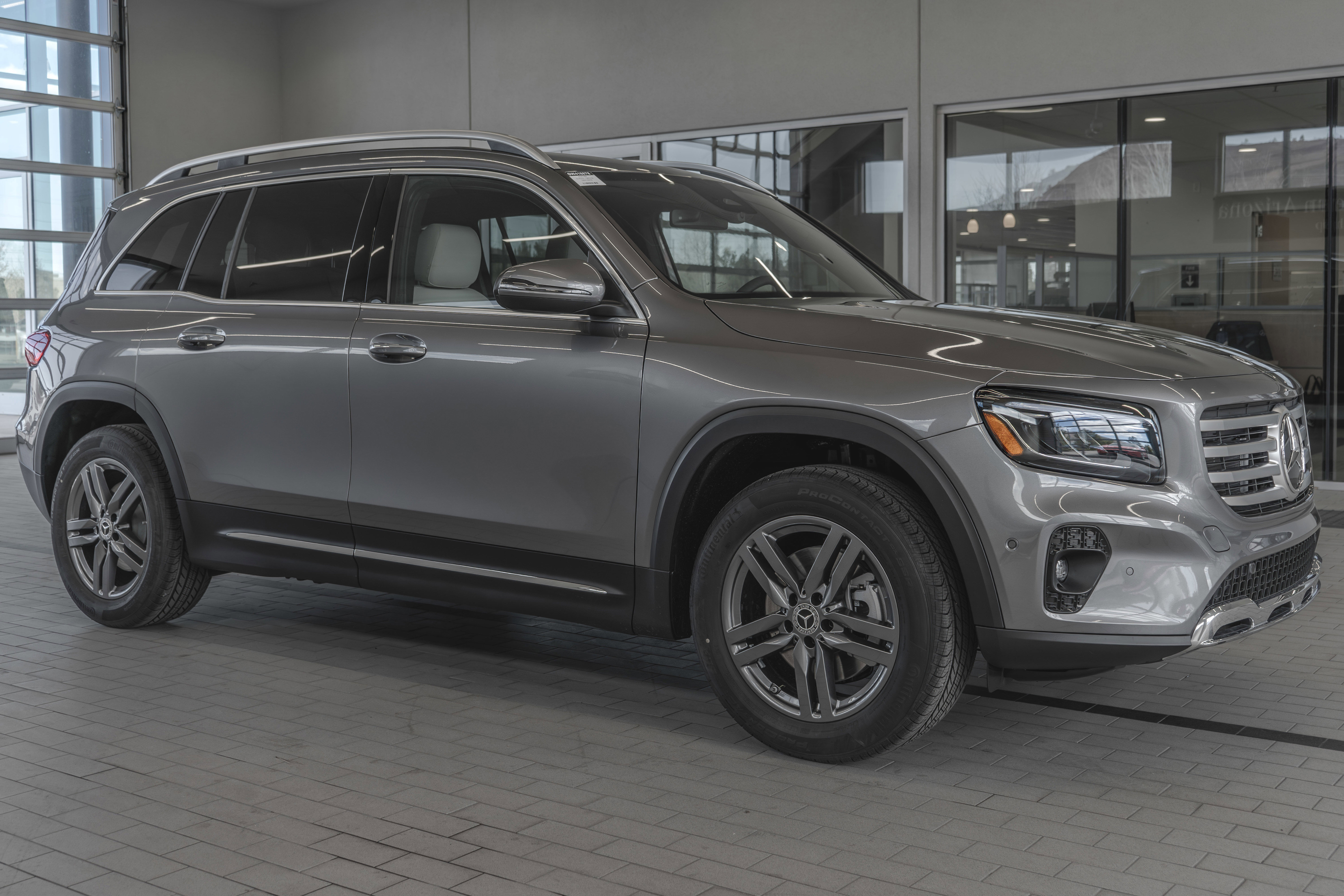 Used 2025 Mercedes-Benz GLB 250 4MATIC image 12