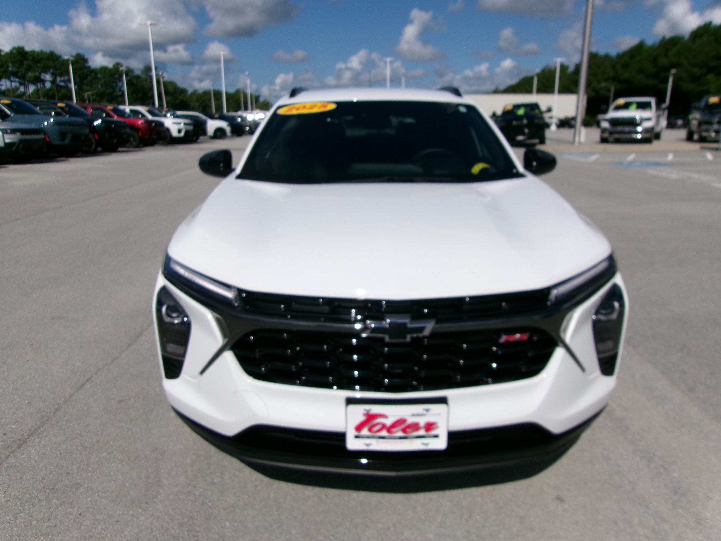 Used 2025 Chevrolet Trax RS FWD image 6