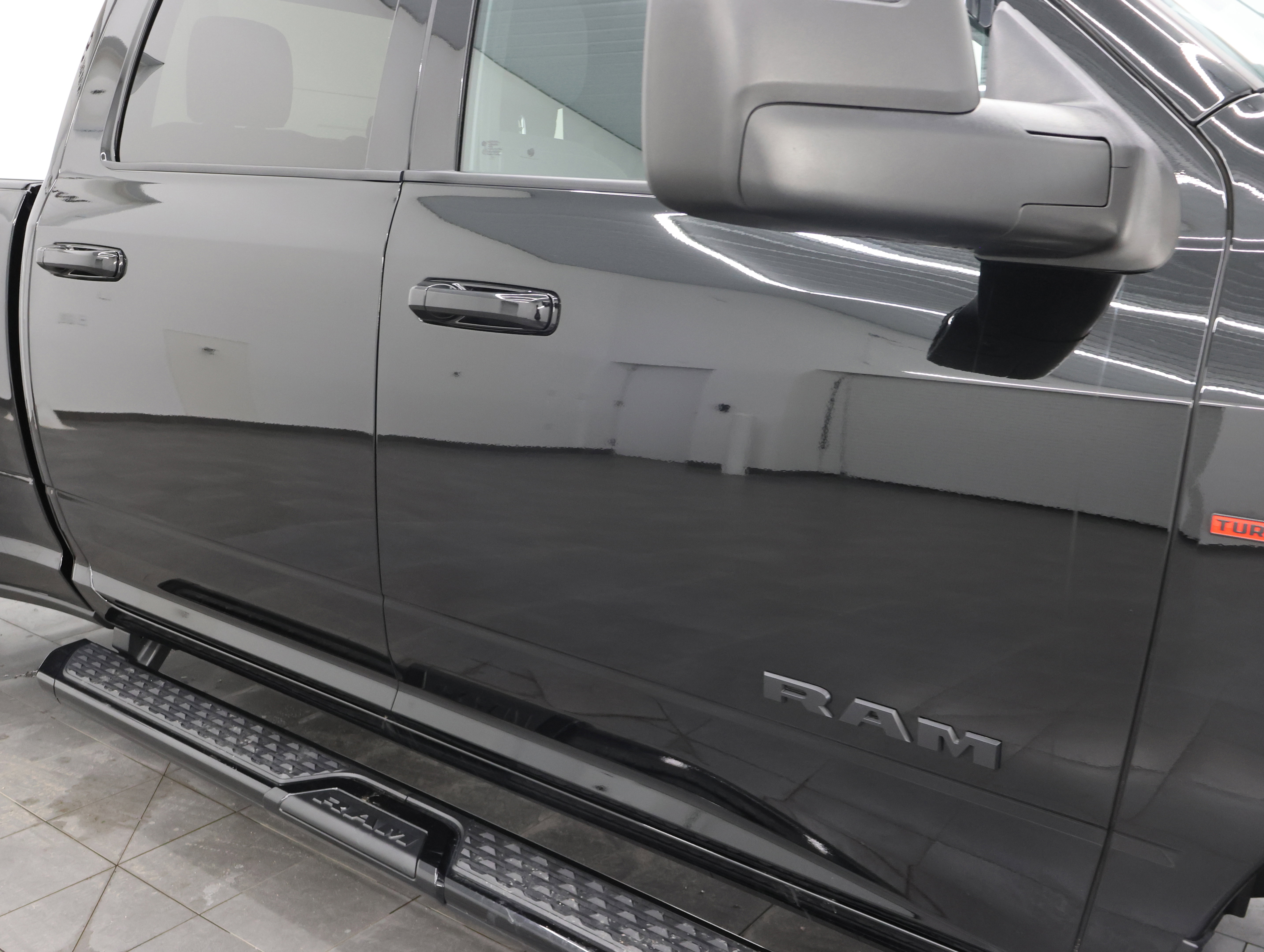 Used 2024 RAM 3500 Big Horn w/ Night Edition AWD/4WD image 23