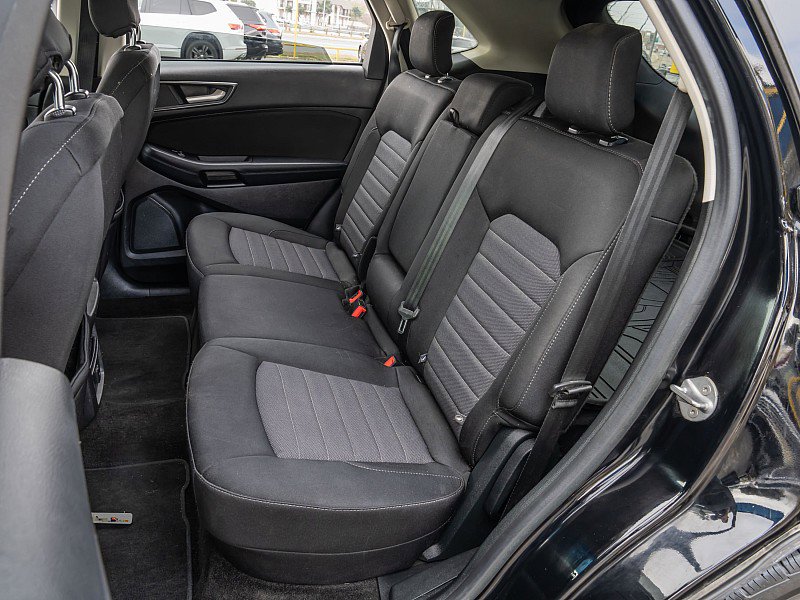 Used 2018 Ford Edge SE w/ Cargo Accessory Package image 12