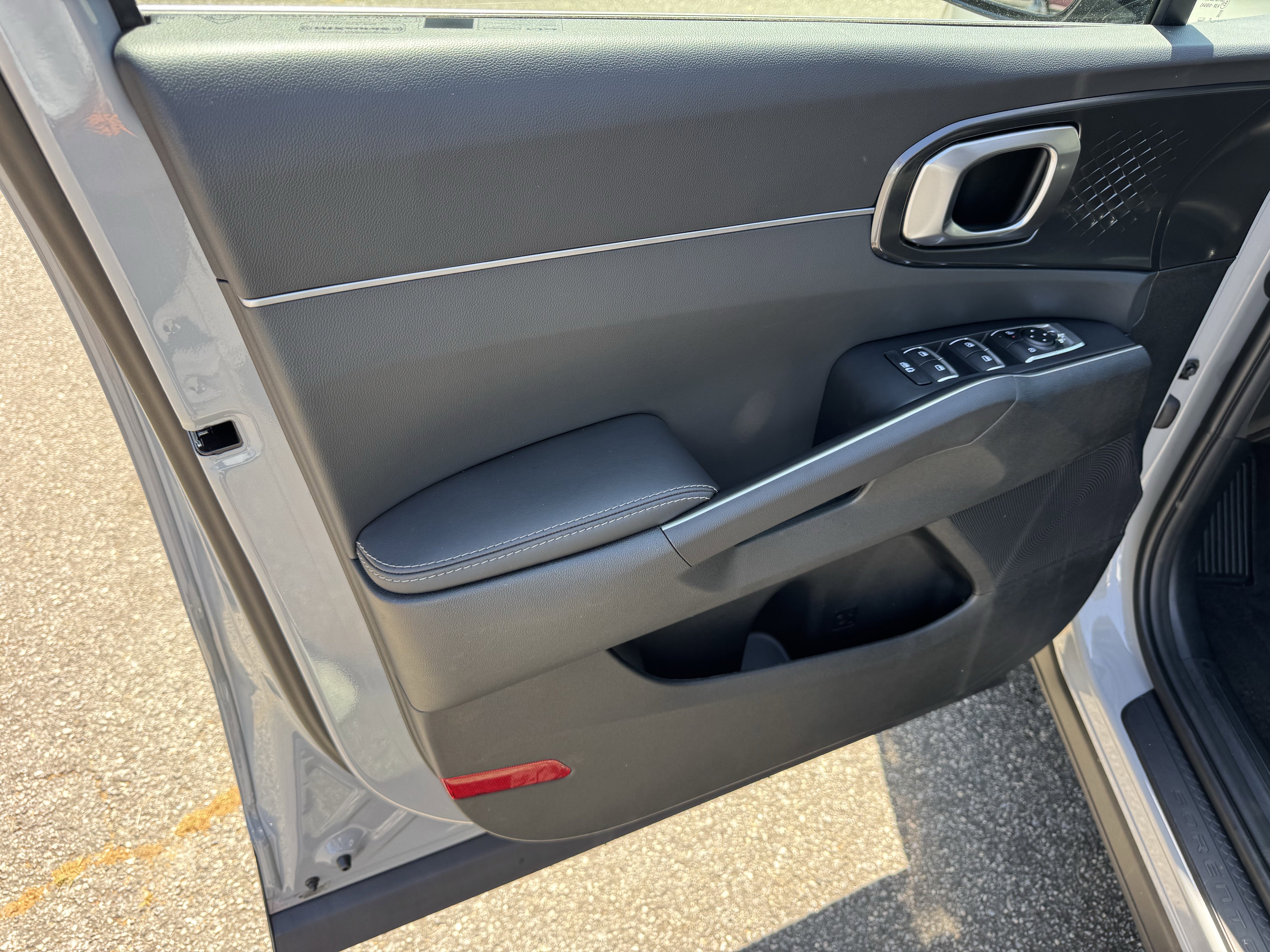 Used 2025 Kia Sorento EX w/ Panoramic Sunroof Package AWD/4WD image 10