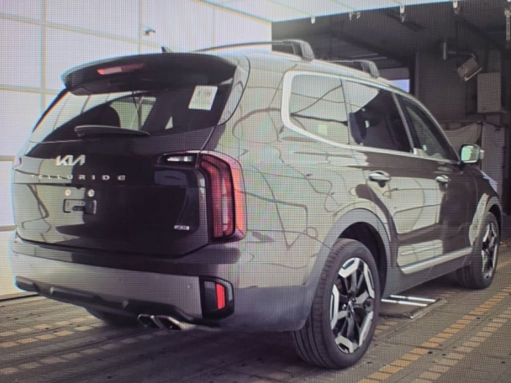Used 2025 Kia Telluride S image 3