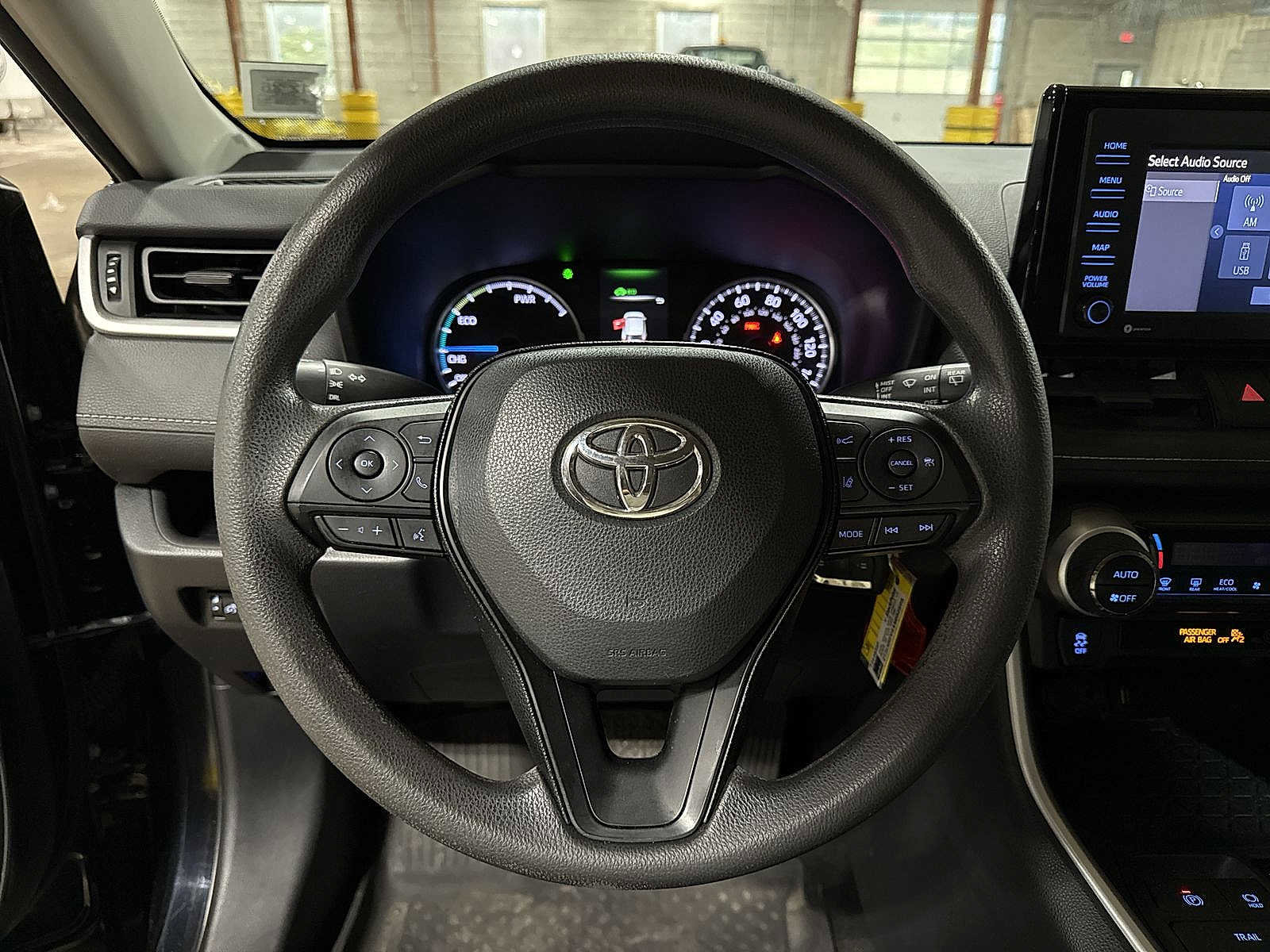Used 2020 Toyota RAV4 LE image 18