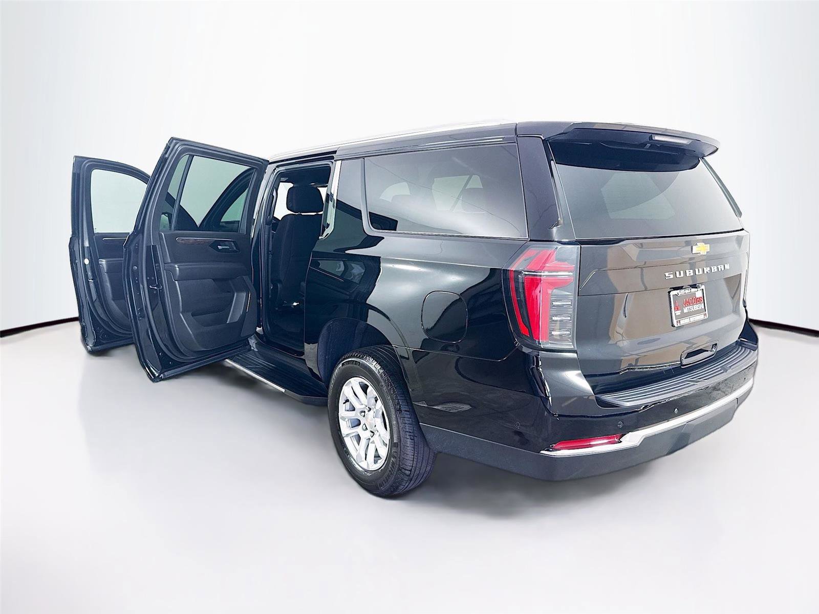 Used 2025 Chevrolet Suburban LS image 37