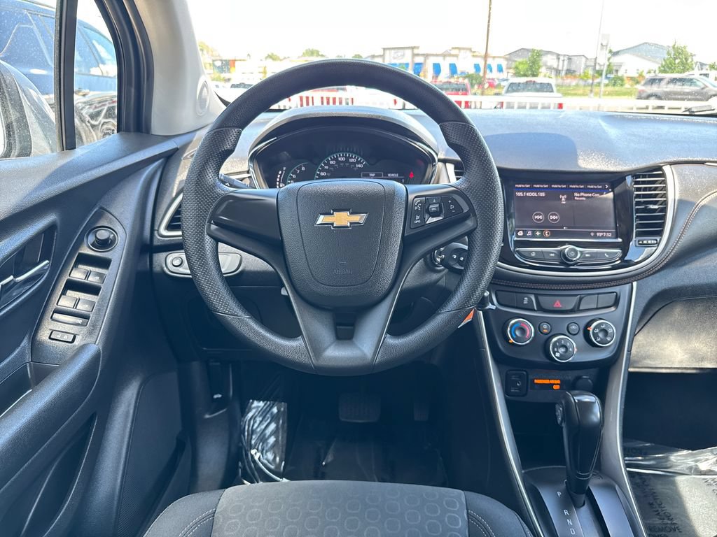 Used 2020 Chevrolet Trax LS FWD image 13