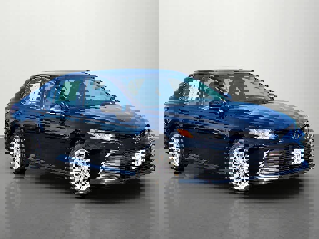 Used 2023 Toyota Camry LE image 8