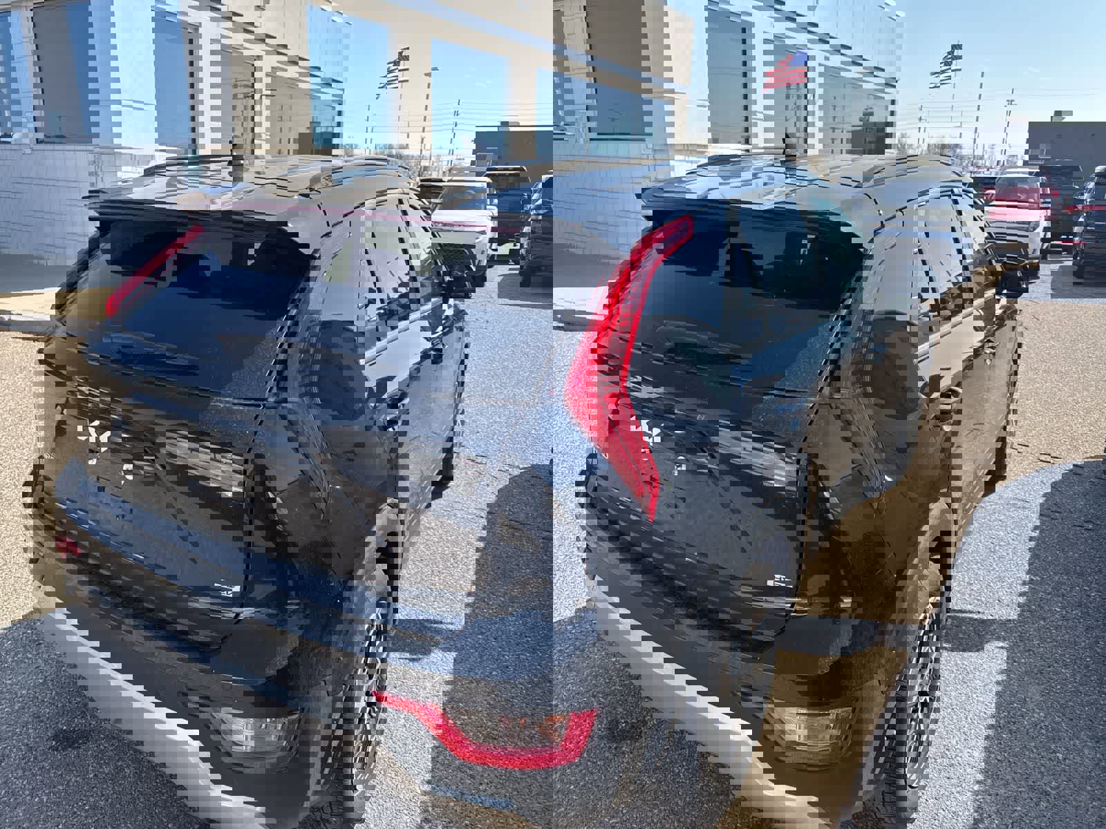 Used 2023 Kia Niro EX image 10