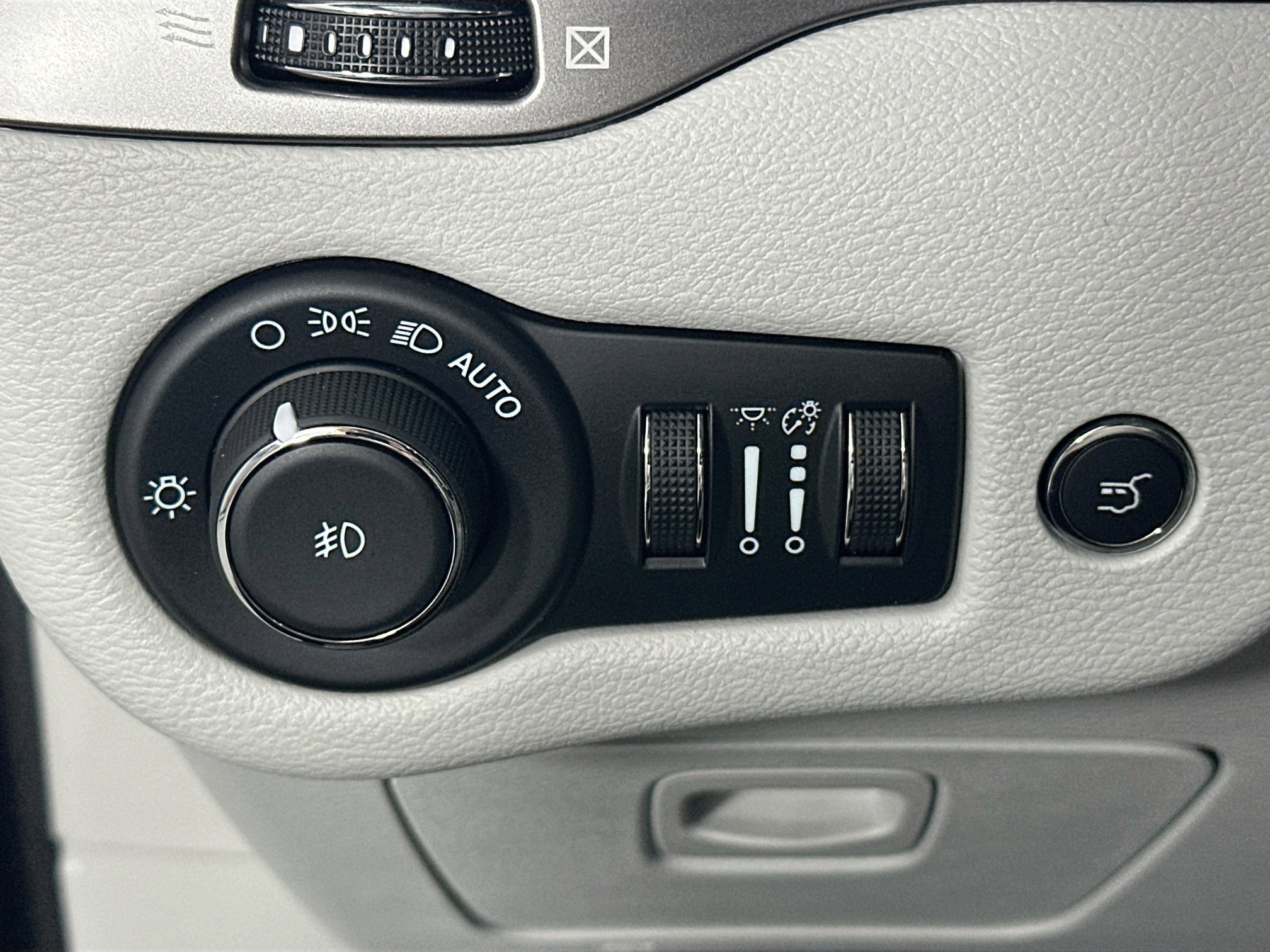Used 2022 Jeep Cherokee Latitude Lux w/ Sun & Sound Group FWD image 10